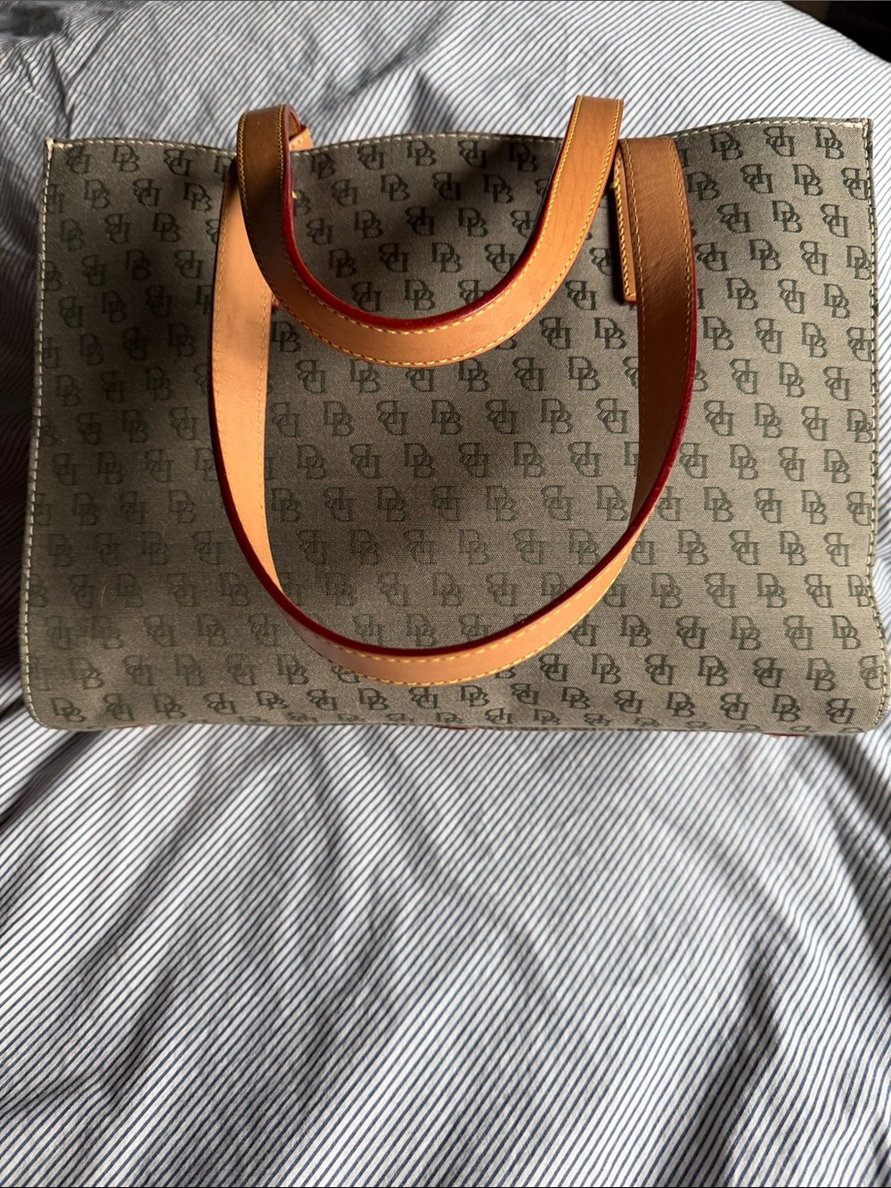 Dooney & Bourke Tote Bag Signature Gray Shoulder Bag w Blue Hang Tag NWOT - Picture 5 of 8